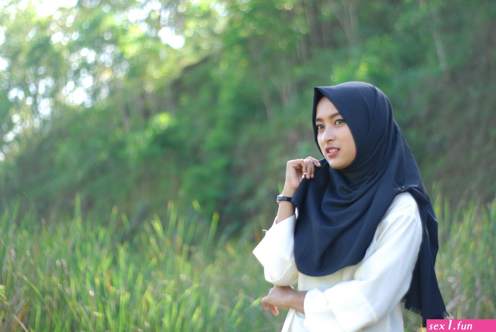 Gambar Cewek Jilbab Cantik Berkacamata Telanjang Free Sex Photos And